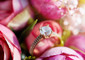 Un anello in un bouquet di rose. ph. elihayat iStock. © Ansa