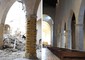 Nella combo: a sinistra l'interno della Basilica di Collemaggio a L'Aquila nel 2009 dopo il  terremoto e a destra oggi dopo la ricostruzione. Cesare Martucci - Enrica Di Battista/ANSA © Ansa