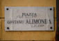 La targa di Piazza Alimonda, ribattezzata piazza Carlo Giuliani © Ansa