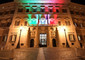 Il tricolore illumina la facciata di Palazzo Montecitorio per celebrare il giuramento del Presidente della Repubblica e il suo insediamento al Quirinale, 2 febbraio 2022. Luci accese dalle 18 all'1 nelle serate del 2 e del 3 febbraio. ANSA/TWITTER © ANSA