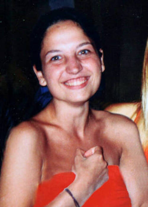 Garlasco: Chiara Poggi, 26 anni, viene trovata morta poco prima delle 14 del 13 agosto 2007 nella villa di famiglia in via Pascoli. A trovare il cadavere riverso sulle scale della cantina col cranio fracassato, e' il fidanzato Alberto Stasi © Ansa