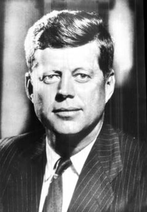 John Fitzgerald Kennedy, 35mo Presidente degli Usa. Aveva 43 anni quando fu eletto, e guido' l'America fino al 22 novembre 1963, quando fu ucciso a Dallas da Lee Harvey Oswald © Ansa