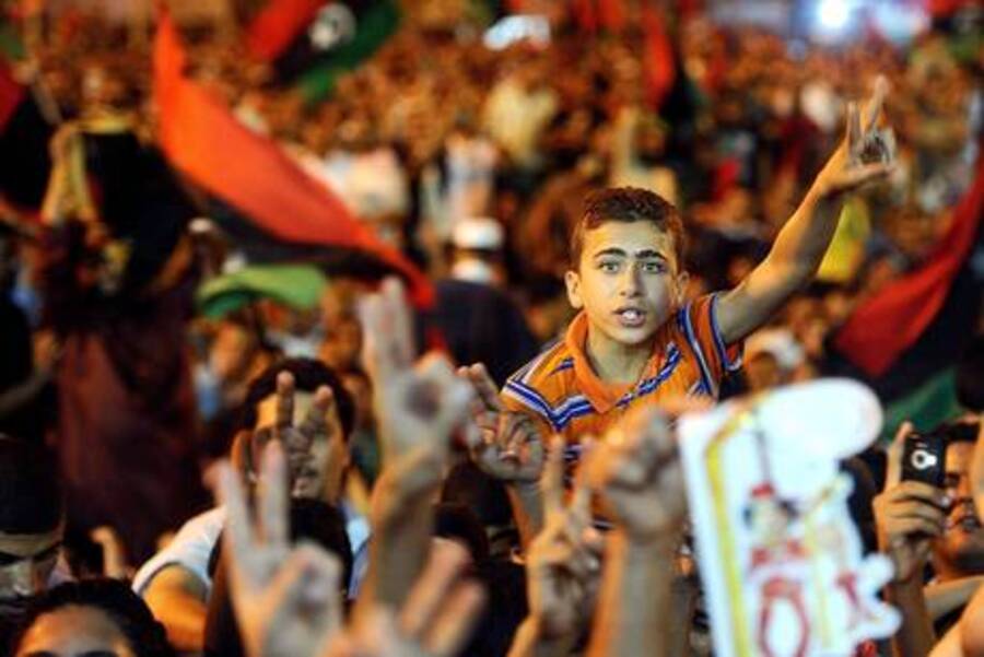 Festa in Libia, la folla si riversa in piazza © Ansa