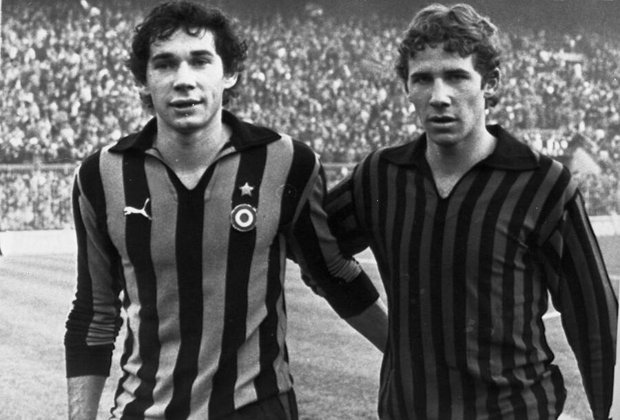 I fratelli Baresi, Franco (d) del Milan e Giuseppe dell'Inter, al termine del derby del 13 novembre 1978. © Ansa