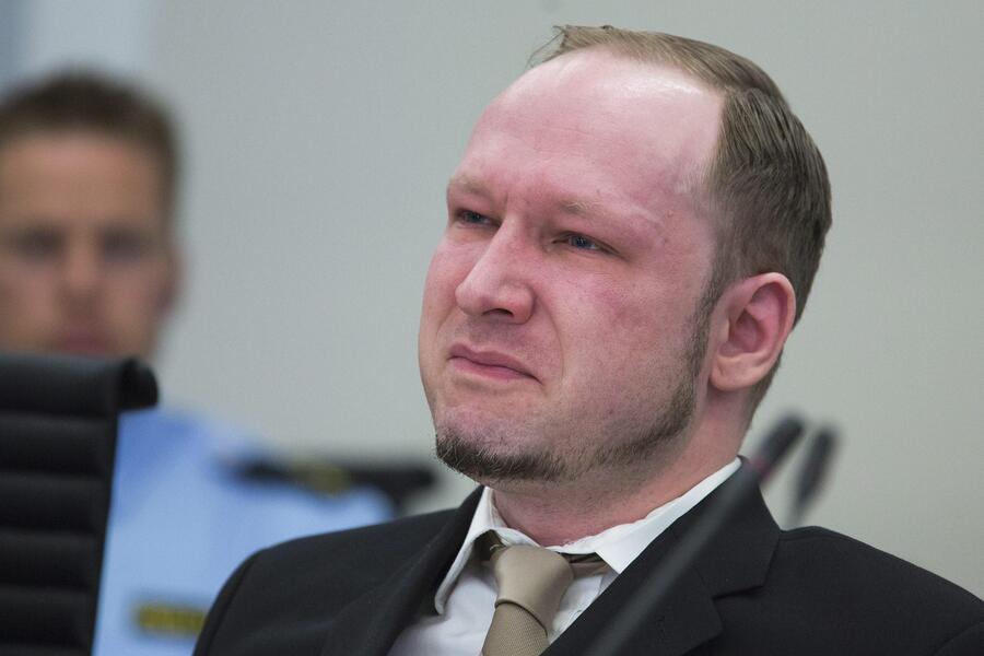 Breivik in lacrime davanti a suo video propaganda © Ansa