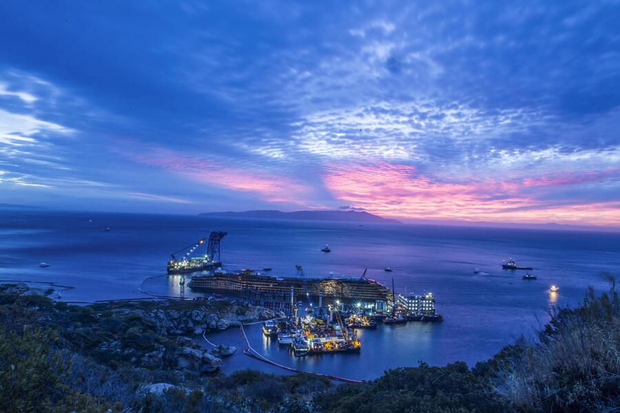 L'alba sull'Isola del Giglio © Ansa