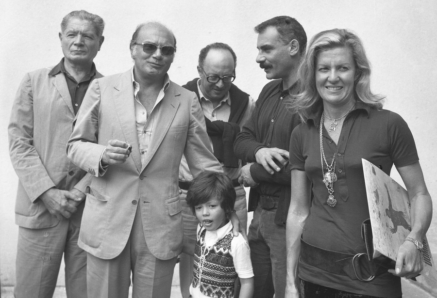 Francesco Rosi con gli attori Gian Maria Volonte' e Marina Cicogna al festival del cinema di Venezia  nel settembre 1970 © Ansa