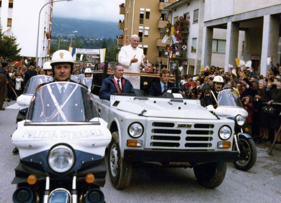 Giovanni Paolo II in una foto d'archivio © Ansa