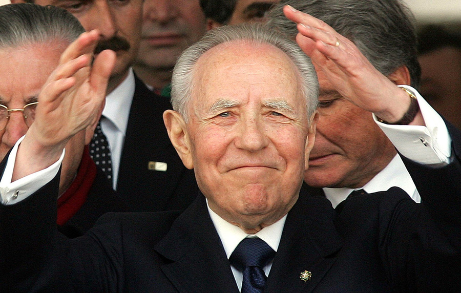 L'ex presidente della Repubblica Carlo  Azeglio Ciampi, in una immagine di archivio, datata 25 aprile 2005 © Ansa
