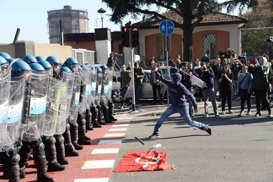Gli scontri a Bologna © Ansa
