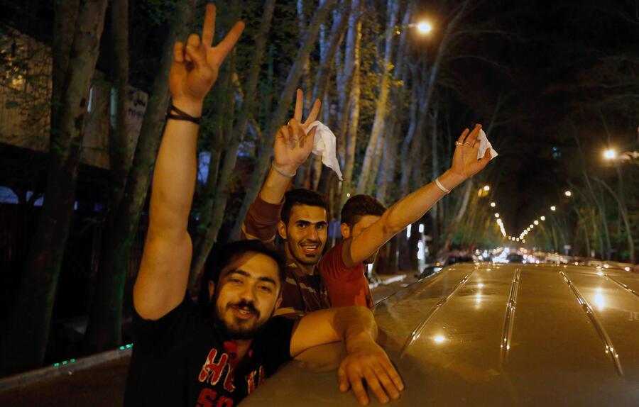 Iran: gente festeggia in strada intesa di Losanna © Ansa