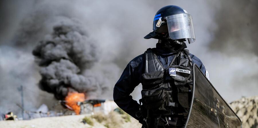 Gas al peperoncino contro i migranti di Calais, denuncia di Human Rights Watch © Ansa