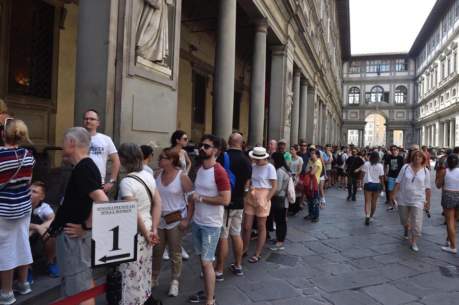 Uffizi temporarily closed as air conditioning breaks © Ansa