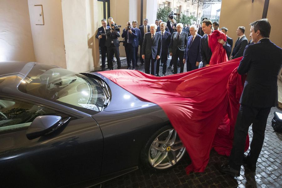 Quirinale: presentata a Mattarella la nuova Ferrari 
