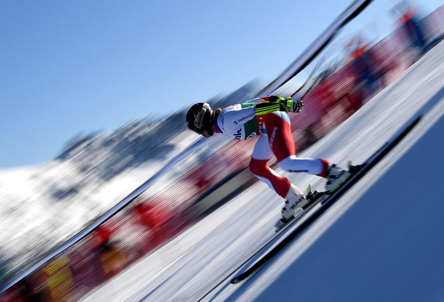 DOWNHILL TRAINING WOMEN - EPA08154048 LARA GUT-BEHRAMI OF SWITZERLAND IN ACTION DURING THE FIRST TRAINING RUN FOR THE WOMEN'S DOWNHILL RACE OF THE ALPINE SKIING WORLD CUP IN BANSKO, BULGARIA, 23 JANUARY 2020.  EPA/VASSIL DONEV © ANSA