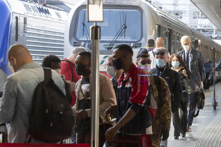 Roma, 3 giugno - i viaggiatori alla Stazione Termini foto Massimo Percossi/ANSA © Ansa