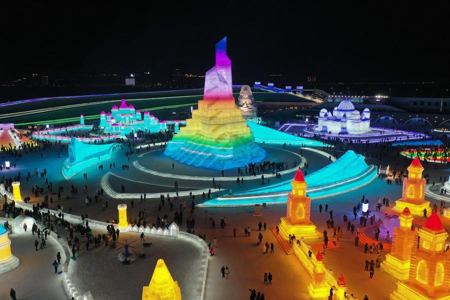Cina: le sculture di ghiaccio di Harbin © Ansa