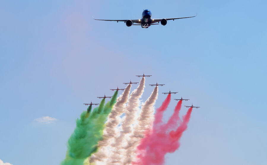 GP Italia: Ita, emozionante passaggio A350 dedicato ad Enzo Ferrari © ANSA