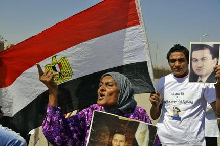Egitto: pro-Morsi bloccano strada al Cairo