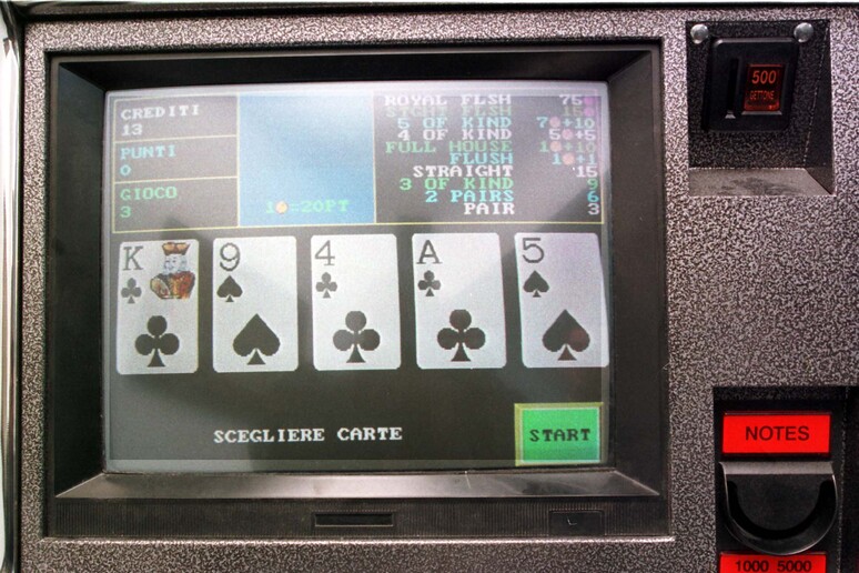 Una macchinetta del video-poker - RIPRODUZIONE RISERVATA