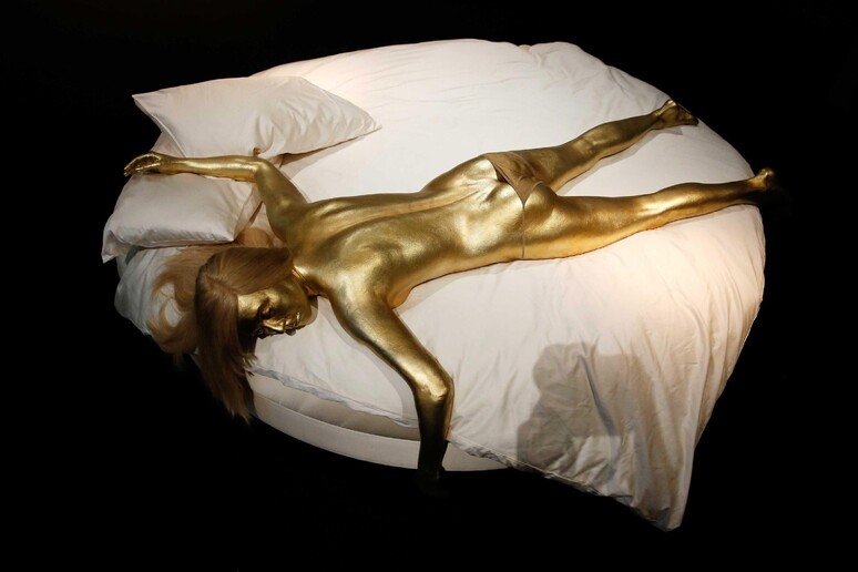 La donna d 'oro di   'Goldfinger ' © ANSA/EPA