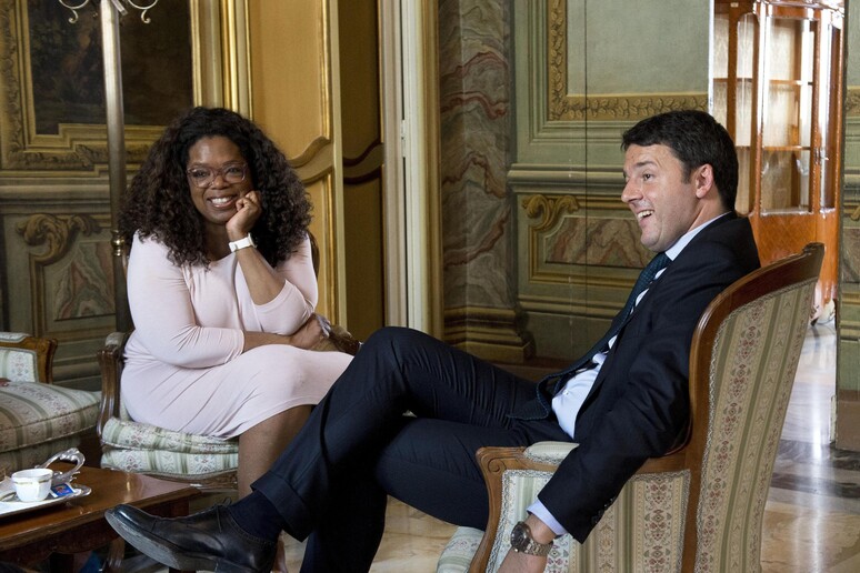 Matteo Renzi incontra Oprah Winfrey a Palazzo Chigi - Foto di TIBERIO BARCHIELLI e FILIPPO ATTILI Ufficio stampa Palazzo Chigi - RIPRODUZIONE RISERVATA