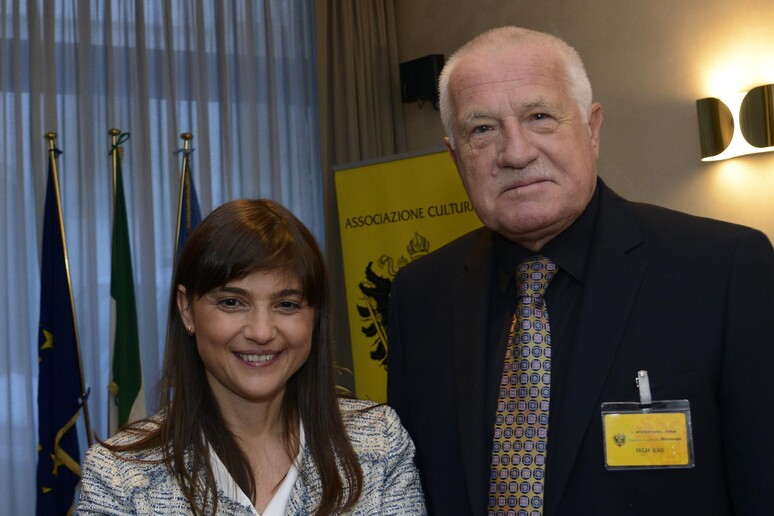 Vaclav Klaus assieme alla presidente Fvg, Debora Serracchiani - RIPRODUZIONE RISERVATA