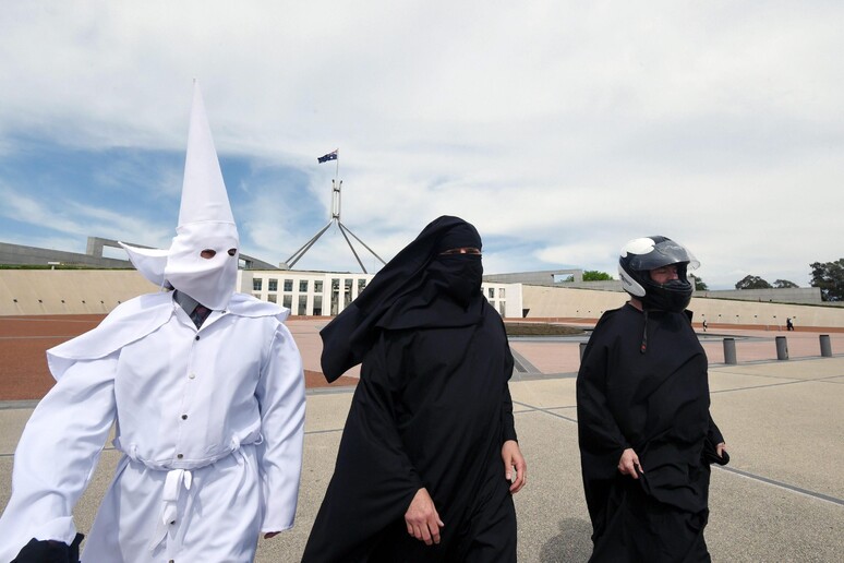 Usa: Anonymous ruba account twitter del Ku Klux Klan © ANSA/EPA