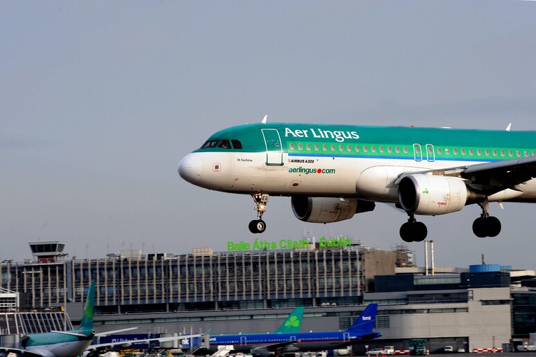 Giovane morde due passeggeri su un aereo Aer Lingus e poi muore - RIPRODUZIONE RISERVATA