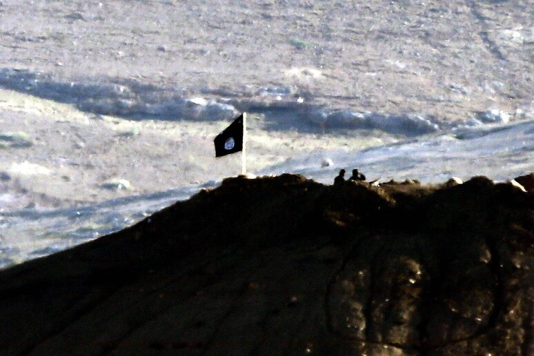 La bandiera dell 'Isis © ANSA/EPA