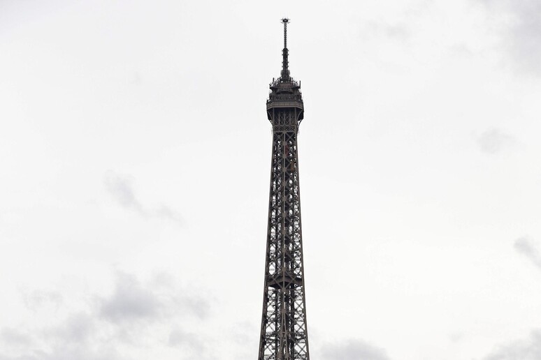 Eiffel Tower © ANSA/EPA