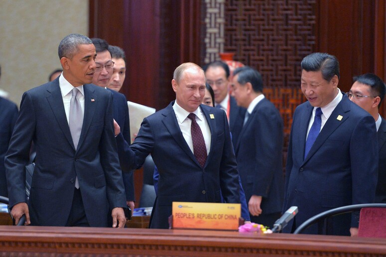 Putin tra i colleghi al vertice Apec di Pechino © ANSA/EPA
