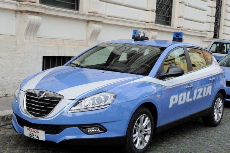 Italian police -     ALL RIGHTS RESERVED