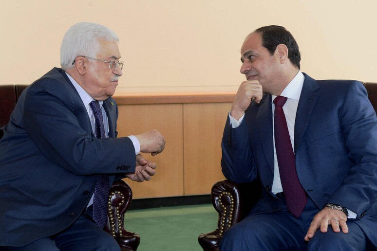 Il presidente palestinese Mahmoud Abbas (Abu Mazen) e il presidente egiziano Abdel Fattah El Sisi -     RIPRODUZIONE RISERVATA