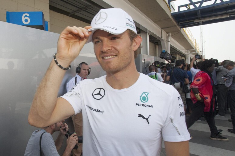 Nico Rosberg sul circuito di San Paolo ieri 6 novembre © ANSA/EPA
