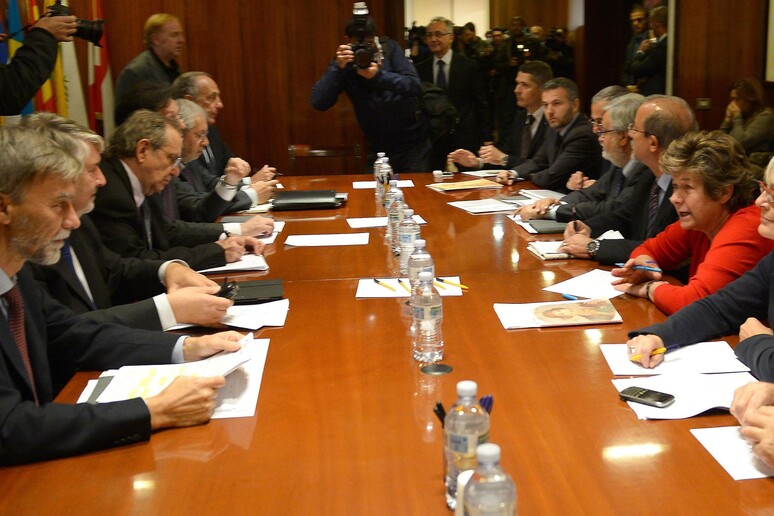 Foto d 'archivio di una riunione governo-sindacati Ansa/Maurizio Brambatti - RIPRODUZIONE RISERVATA