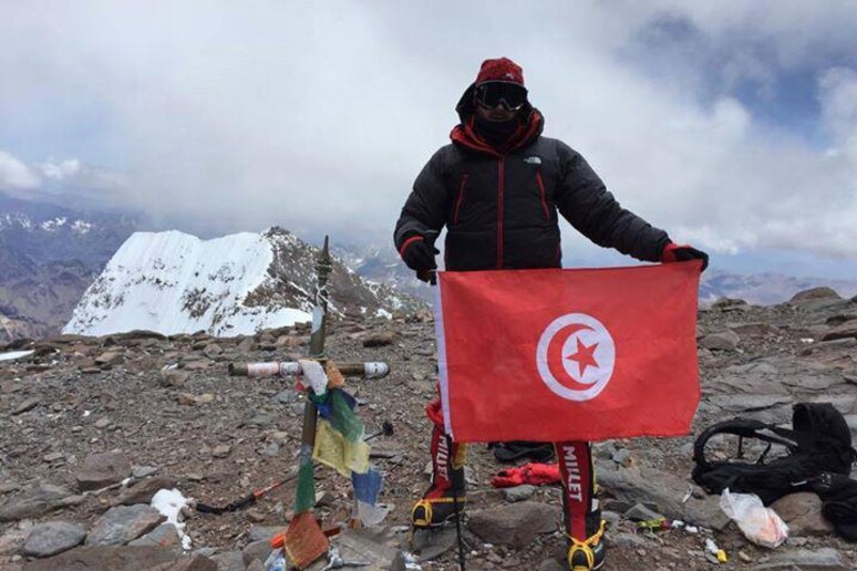Tahar Manai sulla cima dell 'Everest, e ' il primo tunisino a conquistare il  'tetto del mondo ' -     RIPRODUZIONE RISERVATA