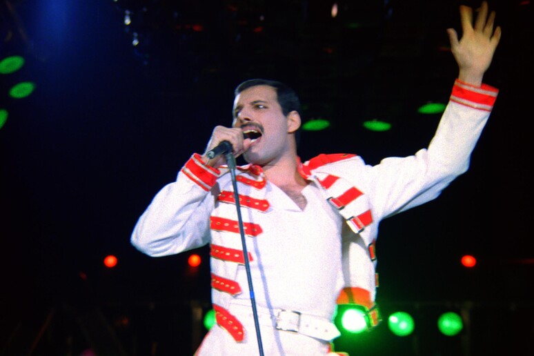 Freddie Mercury - RIPRODUZIONE RISERVATA