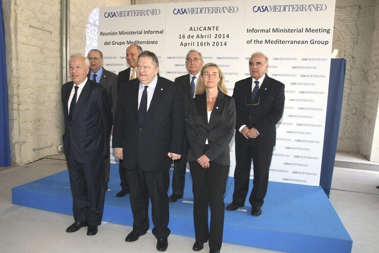 La riunione dei ministri degli esteri dei paesi mediterranei dell 'Ue ad Alicante © ANSA/EPA