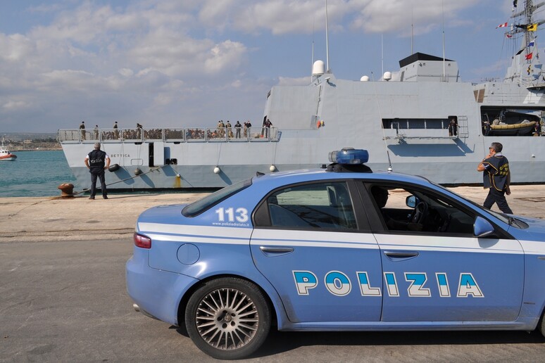 Polizia al porto di Pozzallo - RIPRODUZIONE RISERVATA