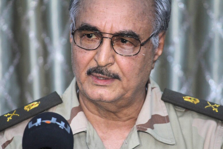 Khalifa Haftar, l 'ex generale libico che guida le operazioni militari contro le milizie filo-islamiche a Tripoli -     RIPRODUZIONE RISERVATA