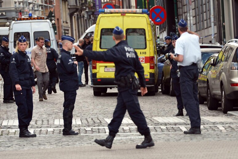 Polizia a Bruxelles (foto d 'archivio) © ANSA/EPA