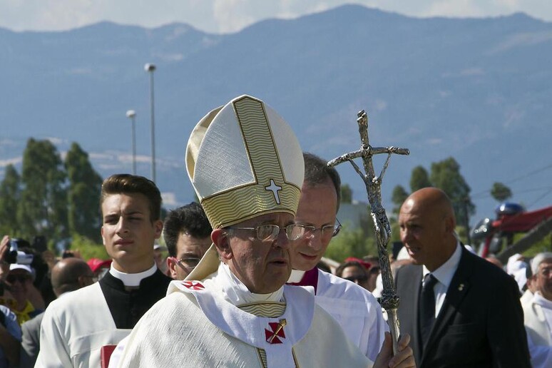Papa Francesco a Cassano - RIPRODUZIONE RISERVATA