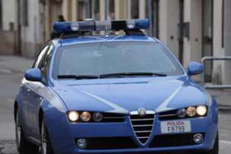 Polizia: la volante della questura di Aosta -     ALL RIGHTS RESERVED