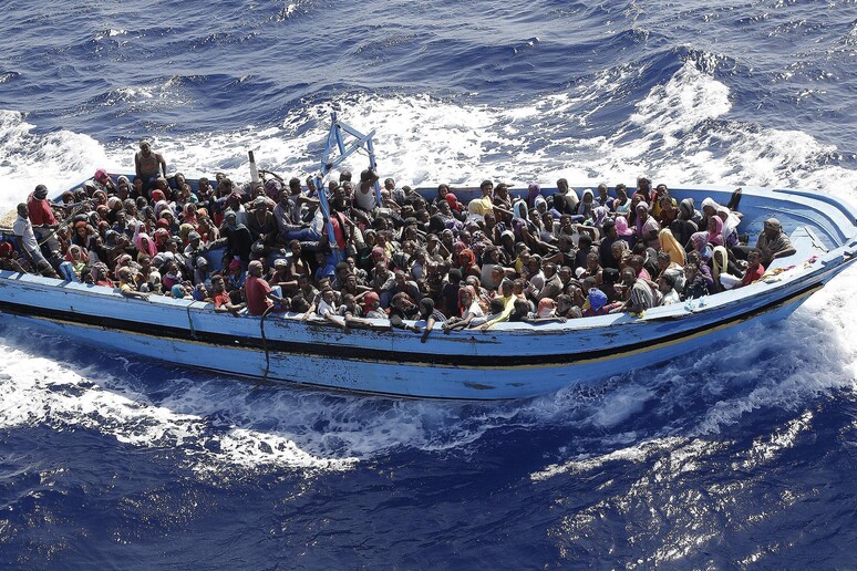 Immigrazione: Fregata Euro soccorre due barconi con 956 profughi /Archivio - RIPRODUZIONE RISERVATA
