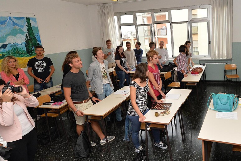 Studenti all 'interno di un 'aula della loro scuola  ANSA/LUCA ZENNARO - RIPRODUZIONE RISERVATA