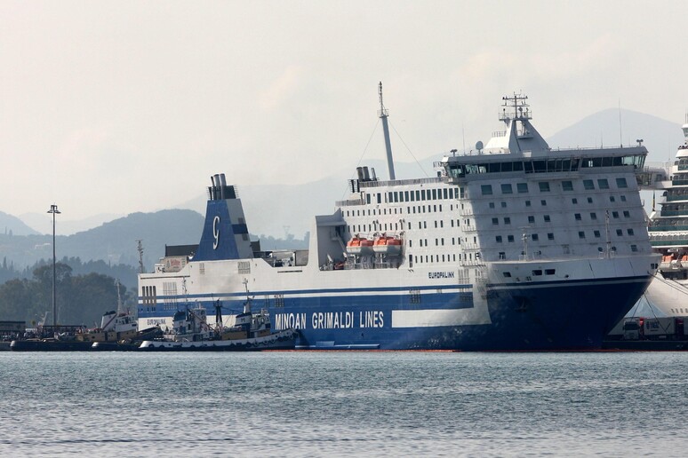 Ferry to Italy crashes into islet, passengers evacuated safely at Corfu © ANSA/EPA