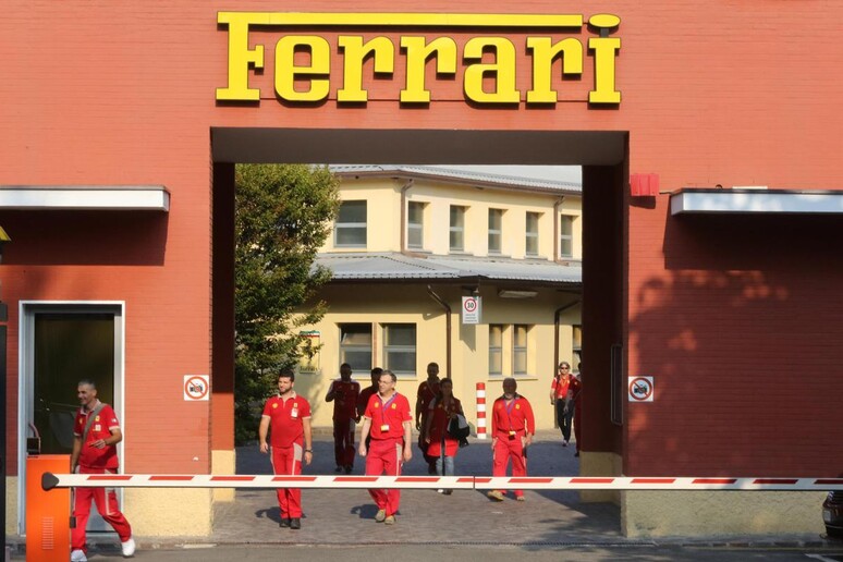 L 'ingresso dello stabilimento Ferrari di Maranello (Modena) - RIPRODUZIONE RISERVATA