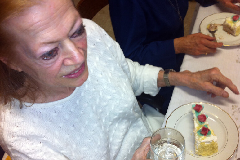 Anita Ekberg nel giorno in cui festeggo 'i gli 80 anni in un locale ai Castelli Romani - RIPRODUZIONE RISERVATA