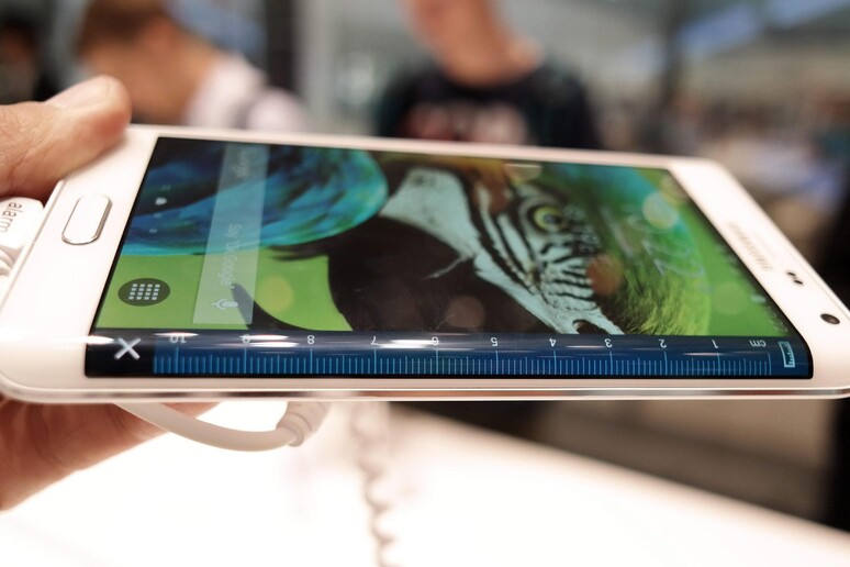 Samsung, Galaxy S6 forse sarà anche Edge - RIPRODUZIONE RISERVATA